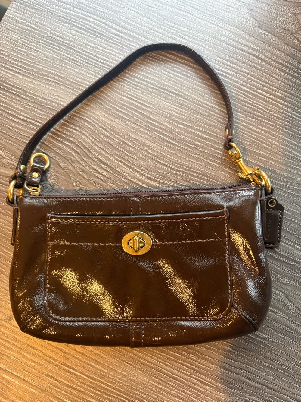 Vintage Coach Y2K Brown Patent Leather Turnlock Wristlet Clutch Purse Classic